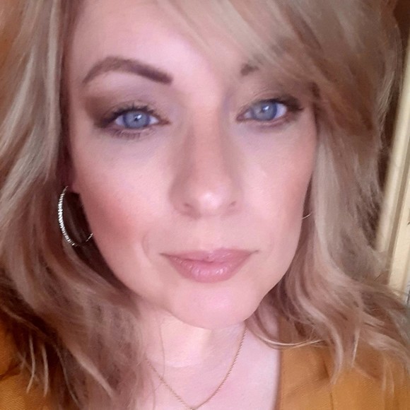 Meet your Posher, Erin - Picture 1 of 1